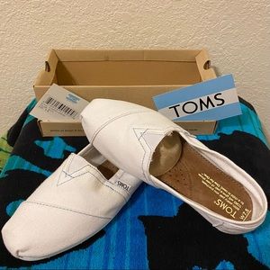 White TOMS